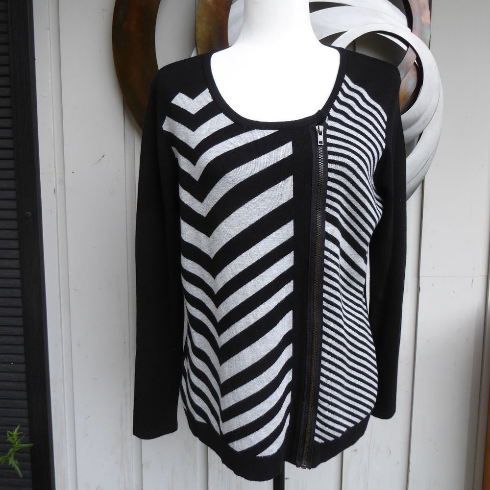 Women's Elaine Wang, Black & Grey, Chevron Cardigan, with Off-set Zipper, Size L